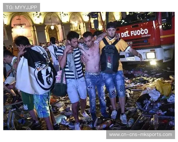 都灵球迷抗议裁判判罚，主队两球领先遭逆转